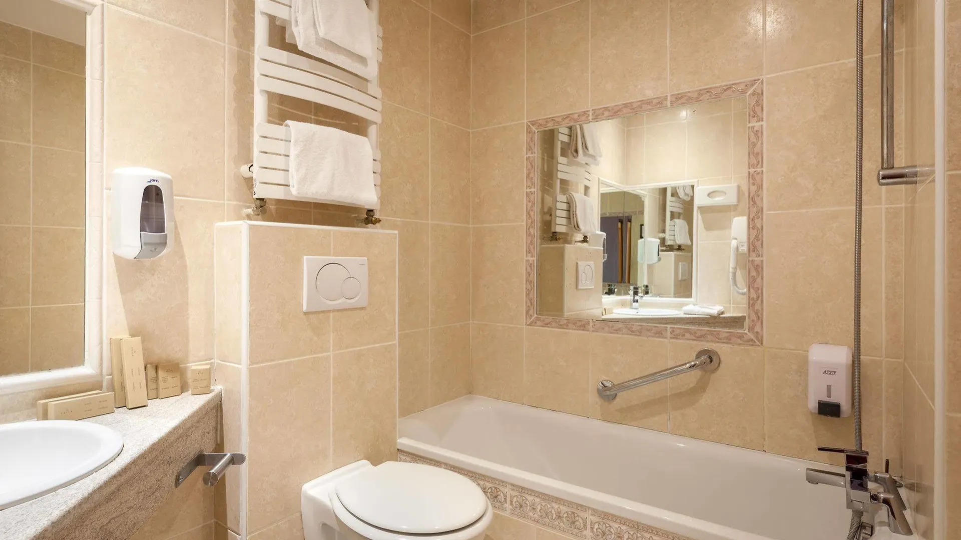 Hotell Grand Amelot 3*